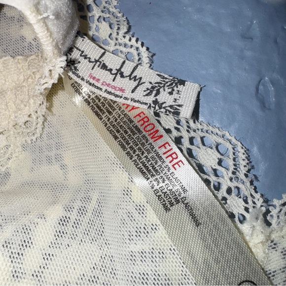 Elegant Free People Cream Lace Bralette Size Medium - Picture 4 of 6